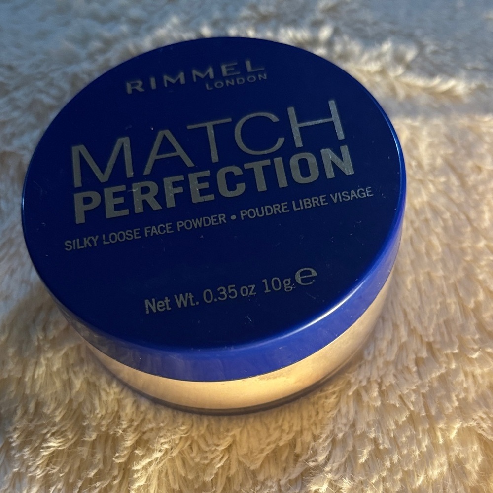 Rimmel London Match Perfection Powder in Blue
